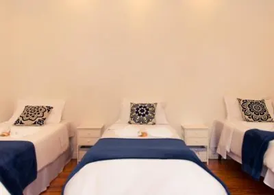 Quarto triplo do hostel econômico em Pinheiros São Paulo